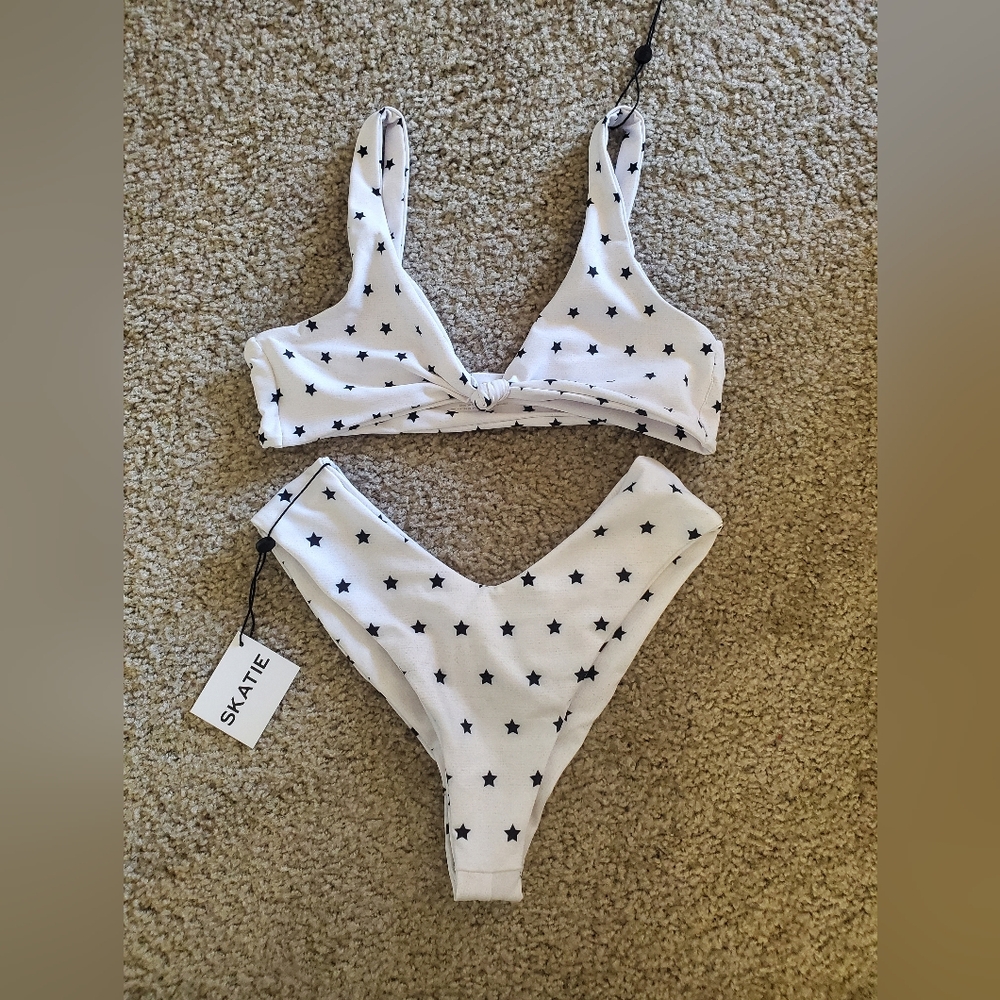 Skatie Swimsuit, Penny Top, Mandi Bottom, NWT Medium